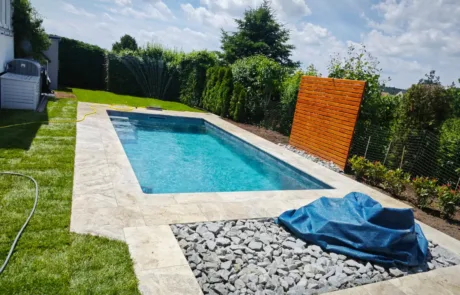 Baggerbetrieb-Franken_Ott_Nuernberg_Poolbau Das Bild zeigt einen fertigen Pool der Firma Baggerbetrieb Franken - Erdbewegung Nürnberg
